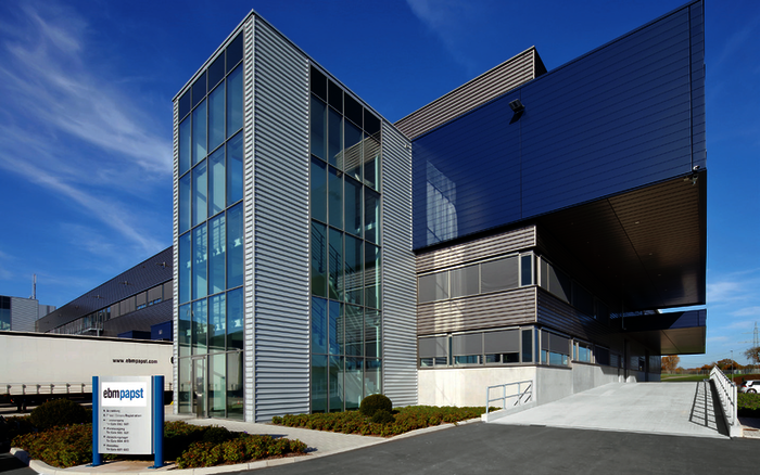Das Unternehmen Ebm-papst hat ein neues über 37.000 Quadratmeter großes Versandzentrum.