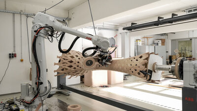 Herstellung der Holzdachstruktur für den 3DWoodWind Research Prototype im Forschungslabor der Universität Kassel