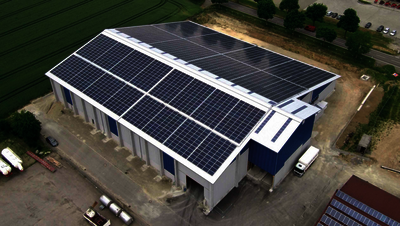 Die neue Salzlagerhalle in Ostrach mit einer Photovoltaik- Anlage auf dem Dach hat enorme Dimensionen