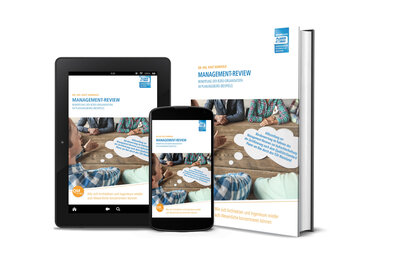 Neues eBook mit konkreten Beispielen für Management-Reviews vom QualitätsVerbund Planer am Bau: Smartphone und Buch-Cover