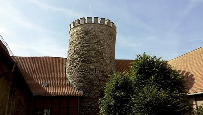 Die Burg Schlanstedt (heute: Schloss Schlanstedt) ist eine Wehranlage im Landkreis Harz in Sachsen-Anhalt – sie ist eines der Projekte von Angela Brümmer.