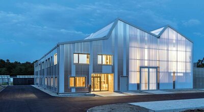 Am Energy Lab 2.0 am Karlsruher Institut für Technologie (KIT) wird das Zusammenspiel der Komponenten künftiger Energiesysteme erforscht.