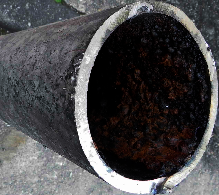 Inkrustation und Sedimentation in Wasserrohrleitungen aus Gusseisen DN 100