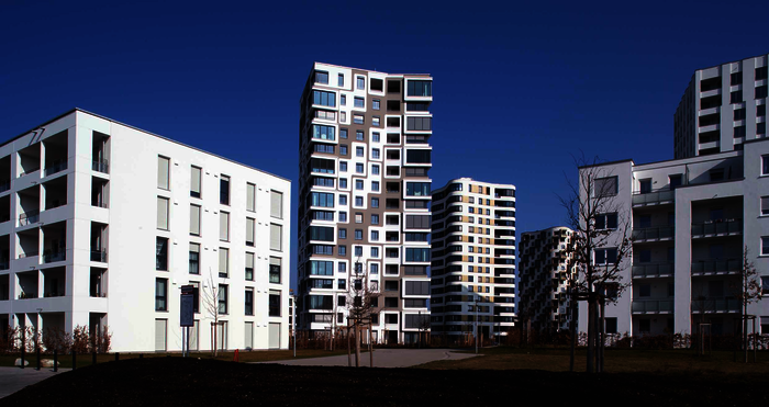 In Münchens Stadtteil Obersendling entstanden in einer Siedlung auch zwei 16-geschossige Wohntürme – mit identischem Grundriss, aber unterschiedlichen Fassaden.