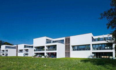 Für das Siedlungswerk Fulda eG realisierte das Architekturbüro Sturm und Wartzeck kostengünstigen Wohnungsbau mit 39 Wohneinheiten. 