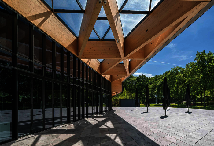 Auffälliges Äußeres: Das neue Eingangsgebäude des Keukenhofs, Entworfen von Mecanoo, spielt mit geometrischen Formen.