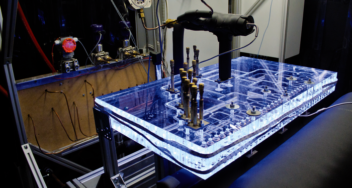 Ein innerhalb des Projekts Green Heat Pump aus Plexiglas gefertigter Prototyp eines bionischen Kältemittelverteilers für Propan