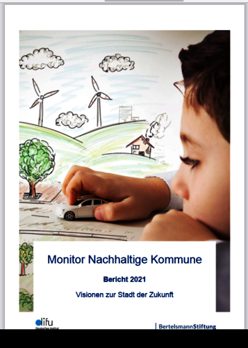 Bericht-Cover "Monitor Nachhaltige Kommune. Visionen zur Stadt der Zukunft": Junge spielt mit Spielauto vor gemalter Stadtlandschaftskulisse