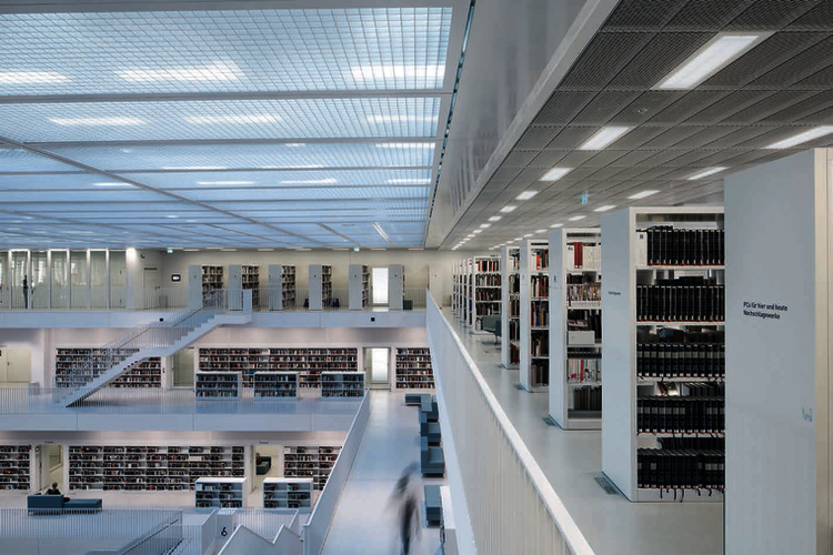 In Bildungseinrichtungen wie Bibliotheken hilft die Anpassungsfähigkeit der Beleuchtung bezüglich Farbtemperatur und Beleuchtungsstärke, um die Konzentration und Leistungsfähigkeit zu unterstützen.