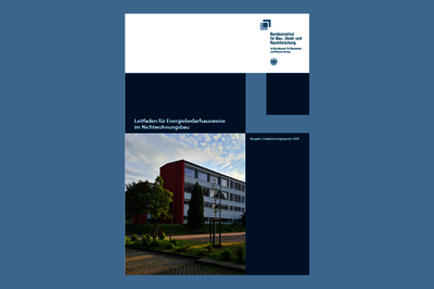 Cover "Leitfaden für Energiebedarfsausweise im Nichtwohnungsbau": Gebäude vor blauem Hintergrund mit BBSR-typischer grafischer Gestaltung