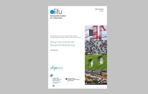 Cover der Publikation "Neue Instrumente der Baulandmobilisierung": weißer Hintergrund, Schrift, rechts hochkant Bildstreifen verschiedener Stadtmotive