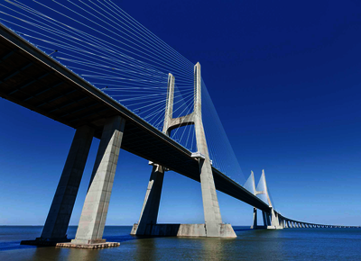 Die Vasco da Gama Bridge über den Tejo, Portugal