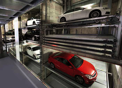 Der „MasterVario R3C“ von Klaus Multiparking verteilt die Fahrzeuge vollautomatisch innerhalb kürzester Zeit auf die insgesamt 85 Plätze.