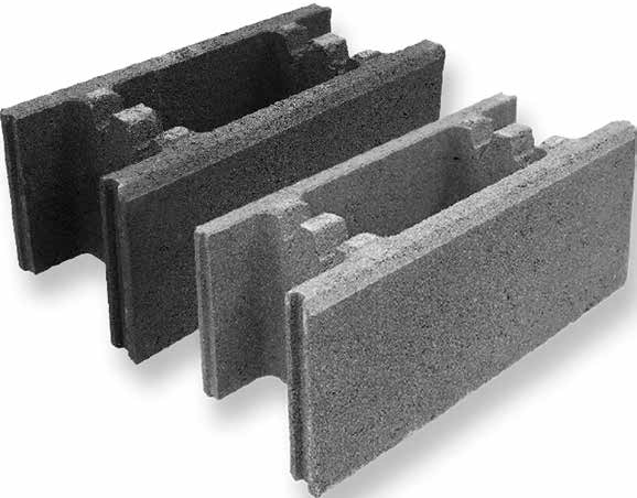 KLB-Schalungssteine werden trocken, das heißt ohne Mörtelfuge, verlegt. Aufgrund des Nut-Feder-Prinzips ist zudem sichergestellt, dass die Steine passgenau ineinander greifen.