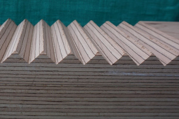 Buchen-Furnierschichtholz mit Treppenversatz als Bauteilverbindung