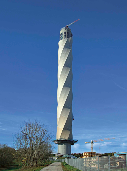 Eine neue Attraktion für die Stadt Rottweil: Das Unternehmen thyssenkrupp ließ einen 246 Meter hohen Turm aus Beton errichten, um hier spezielle Aufzugsanlagen zu testen.