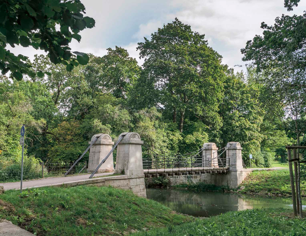 Die Sanierung der Schaukelbrücke im Park an der Ilm, Weimar, wurde in der Kategorie „Fuß- und Radwegbrücken“ ausgezeichnet.