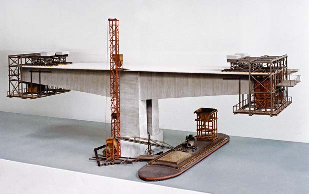 Modell vom Bau der Nibelungenbrücke mit den Vorbauwagen im Deutschen Museum München.