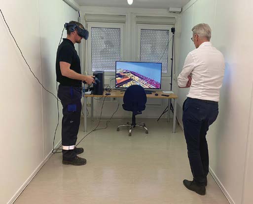Eine Handelsübliche VR-Brille und ein schneller PM machen jeden Schreibtisch zum VR-Arbeitsplatz.