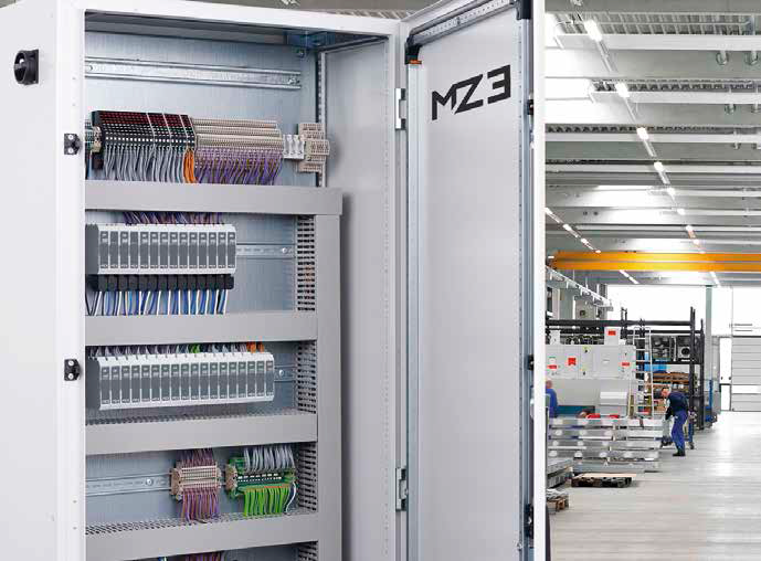 Die „MZ3“ ist ein konfigurierbares Kontroll-, Steuerungsund Modulsystem für RWA, das zudem zur natürlichen Be- und Entlüftung eingesetzt oder in die Gebäudeleittechnik eingebunden werden kann.